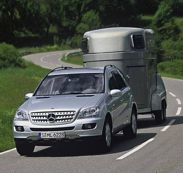 Mercedes-Benz Trailer Stability Assist wirkt gefürchteten Pendelschwingungen entgegen.